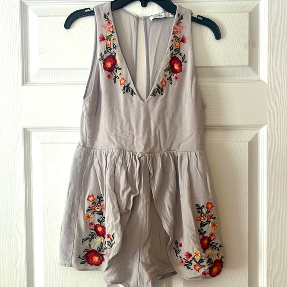 Lush women’s embroidered romper size small